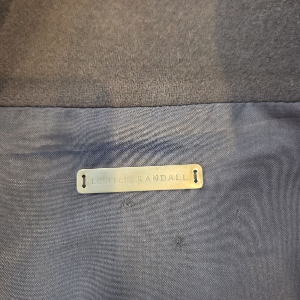 Gray Short-Sleeve Coat with Black Ribbed Sleeves - Picture 6 of 6